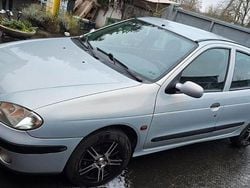 Silber Gebraucht 2002 Renault Mégane GrandTour Authentique Kombi | 1.200 €