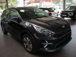 Blau metallic Gebraucht 2021 Kia e-Niro 3 SUV | 26.770 € (Etwas zu teuer)