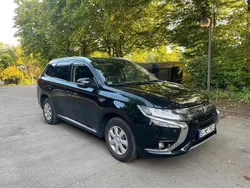 Schwarz Gebraucht 2015 Mitsubishi Outlander P-HEV SUV | 5.800 €