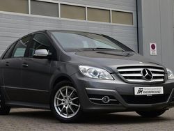 Grau Gebraucht 2010 Mercedes B200 Van / Kleinbus | 8.499 € (Fairer Preis)