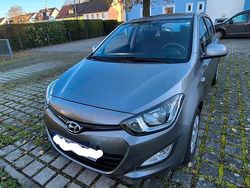 Grau Gebraucht 2012 Hyundai i20 Kleinwagen | 5.490 € (Fairer Preis)