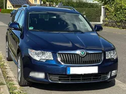 Blau Gebraucht 2011 Skoda Superb Ambition Kombi | 5.190 € (Fairer Preis)