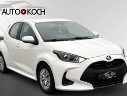 Weiß Gebraucht 2022 Toyota Yaris Hybrid Business Edition Limousine | 17.590 € (Guter Preis)