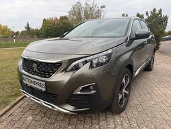 Grau Gebraucht 2018 Peugeot 5008 Allure Van / Kleinbus | 21.111 € (Fairer Preis)