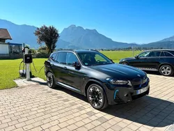 Grau Gebraucht 2023 BMW iX3 Impressive SUV | 47.499 € (Fairer Preis)