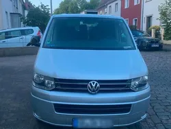 Grau Gebraucht 2011 VW Caravelle Van / Kleinbus | 14.000 €