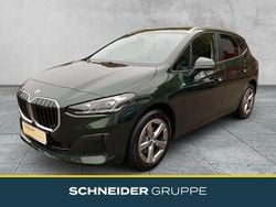Grün Gebraucht 2024 BMW 216 Active Tourer Sport Line Van / Kleinbus | 27.990 € (Fairer Preis)