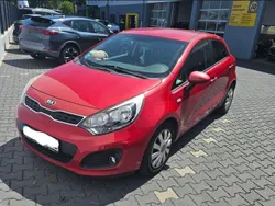 (beg) signal red Gebraucht 2014 Kia Rio Limousine | 6.988 € (Guter Preis)