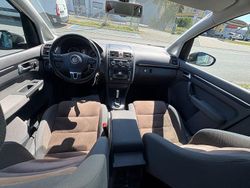 Grau Gebraucht 2014 VW Touran Highline Van / Kleinbus | 13.950 € (Etwas zu teuer)