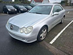 Brillantsilber metalliclack Gebraucht 2002 Mercedes CLK200 Coupé | 1.150 €
