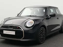 Schwarz Gebraucht 2024 Mini Cooper S Favoured Kleinwagen | 29.111 € (Superpreis)