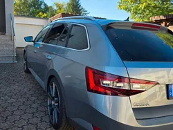 Grau Gebraucht 2016 Skoda Superb Ambition Kombi | 15.000 € (Fairer Preis)