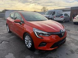 Orange Gebraucht 2021 Renault Clio V Intens Limousine | 13.950 € (Fairer Preis)