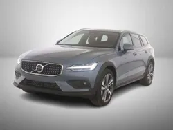 Thunder grey / metallic Gebraucht 2024 Volvo V60 CC Ultimate Kombi | 45.890 € (Superpreis)
