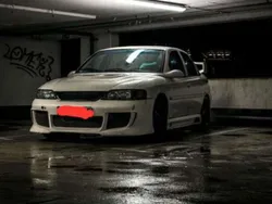 Weiß Gebraucht 1997 Opel Vectra Limousine | 3.000 €