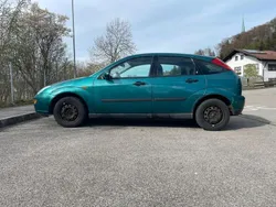 Grün Gebraucht 2000 Ford Focus Ghia Kombi | 2.400 € (Fairer Preis)