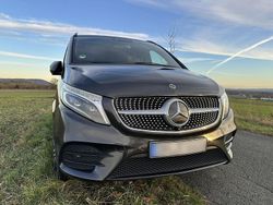 Grau Gebraucht 2019 Mercedes V300 AMG Van / Kleinbus | 51.990 € (Etwas zu teuer)