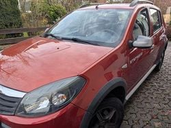 Rot Gebraucht 2009 Dacia Sandero Stepway Limousine | 3.200 € (Fairer Preis)