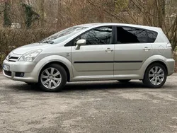 Gold Gebraucht 2005 Toyota Corolla Verso Van / Kleinbus | 4.600 €