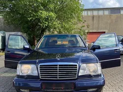 Blau Gebraucht 1993 Mercedes E420 AMG Limousine | 20.900 €