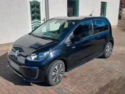 Schwarz Gebraucht 2016 VW e-up! Highline Kleinwagen | 8.999 € (Etwas zu teuer)