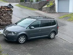 Grau Gebraucht 2012 VW Touran Van / Kleinbus | 6.700 € (Etwas zu teuer)