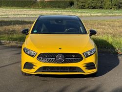 Gelb Gebraucht 2019 Mercedes A180 AMG Limousine | 18.000 € (Superpreis)