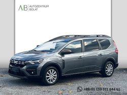 Grau Gebraucht 2024 Dacia Jogger Extreme Van / Kleinbus | 20.900 € (Guter Preis)