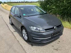 Grau Gebraucht 2018 VW Golf VII Comfortline Limousine | 15.200 € (Fairer Preis)