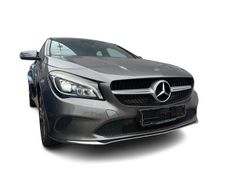 Grau Gebraucht 2018 Mercedes CLA200 Shooting Brake Urban Kombi | 20.800 € (Guter Preis)