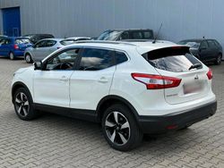 Weiß Gebraucht 2017 Nissan Qashqai 360º SUV | 12.000 € (Etwas zu teuer)