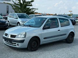 Grau Gebraucht 2004 Renault Clio II Kleinwagen | 1.550 € (Fairer Preis)