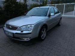 Grau Gebraucht 2003 Ford Mondeo Ghia Limousine | 700 € (Guter Preis)