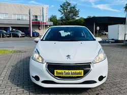 Weiß Gebraucht 2014 Peugeot 208 Active Kleinwagen | 4.499 € (Guter Preis)