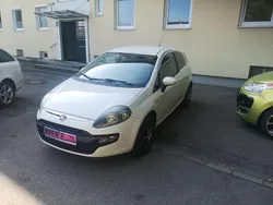 Weiß Gebraucht 2011 Fiat Grande Punto Kleinwagen | 1.800 € (Fairer Preis)