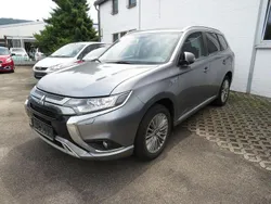 Grau Gebraucht 2020 Mitsubishi Outlander P-HEV Spirit SUV | 15.490 € (Superpreis)