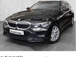 Schwarz Gebraucht 2022 BMW 318 Advantage Kombi | 25.480 € (Guter Preis)