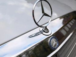 Silber Gebraucht 1990 Mercedes E200 Limousine | 17.500 €