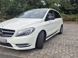 Weiß Gebraucht 2013 Mercedes B220 Van / Kleinbus | 10.400 € (Guter Preis)