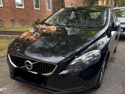 Schwarz Gebraucht 2018 Volvo V40 Limousine | 13.400 € (Fairer Preis)