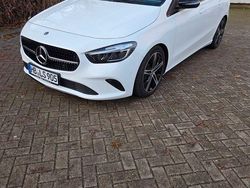 Weiß Gebraucht 2024 Mercedes B180 Van / Kleinbus | 28.000 € (Superpreis)