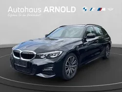 Saphirschwarz Gebraucht 2022 BMW 320 M Sport Kombi | 31.410 € (Guter Preis)