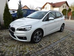 Weiß Gebraucht 2016 BMW 220 Active Tourer Sport Line Van / Kleinbus | 13.990 € (Superpreis)