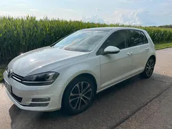 Weiß Gebraucht 2016 VW Golf VII Allstar Kleinwagen | 16.900 € (Etwas zu teuer)