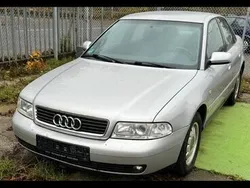Silber Gebraucht 2000 Audi A4 Limousine | 1.500 € (Fairer Preis)