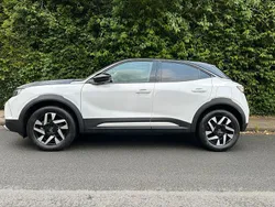 Weiß Gebraucht 2021 Opel Mokka-e Elegance SUV | 16.350 € (Fairer Preis)