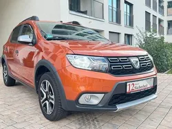 Orangefarben ocre Gebraucht 2017 Dacia Sandero Celebration Kleinwagen | 8.900 € (Fairer Preis)