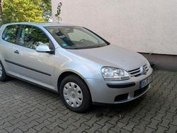 Silber Gebraucht 2005 VW Golf V Comfortline Kleinwagen | 2.499 € (Fairer Preis)