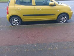 Gelb Gebraucht 2005 Kia Picanto Kleinwagen | 950 € (Guter Preis)