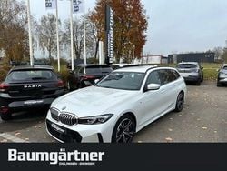 Weiß Gebraucht 2024 BMW 330 M Sport Kombi | 37.940 € (Superpreis)